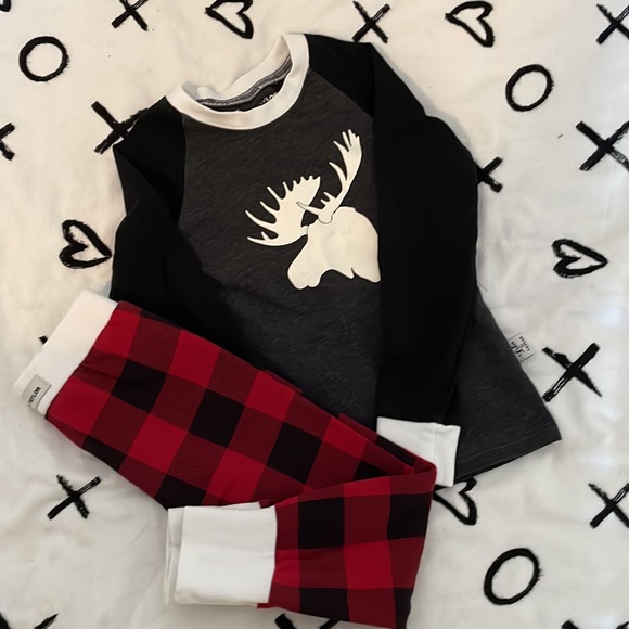 🇨🇦 EUC Lola and Taylor country moose PJ set - Picture 2 of 6